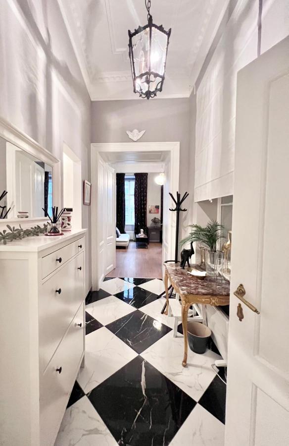 Central Dainty - Boutique Designer Apartment In Zagreb City Centre Záhřeb